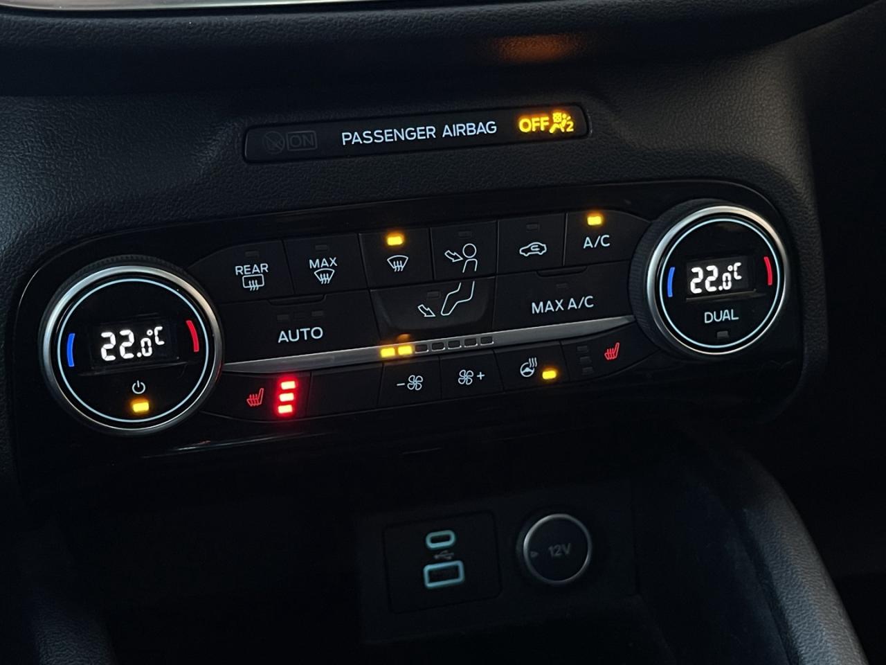 2021 Ford Escape TITANIUM AWD   Leather   Pano Roof   Navi Photo