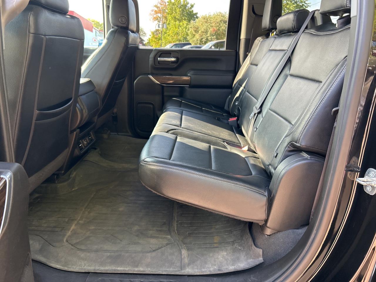 2021 GMC SIERRA 2500HD SLE, DIESEL, CLEAN CARFAX, REMOTE START, LEATHER! Photo