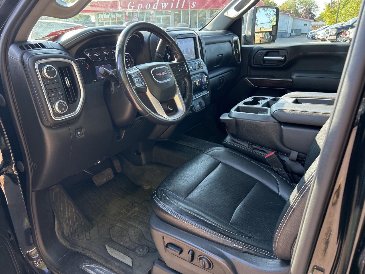 2021 GMC SIERRA 2500HD SLE, DIESEL, CLEAN CARFAX, REMOTE START, LEATHER! Photo
