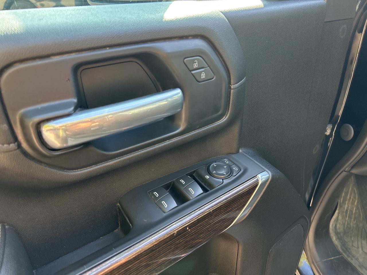 2021 GMC SIERRA 2500HD SLE, DIESEL, CLEAN CARFAX, REMOTE START, LEATHER! Photo