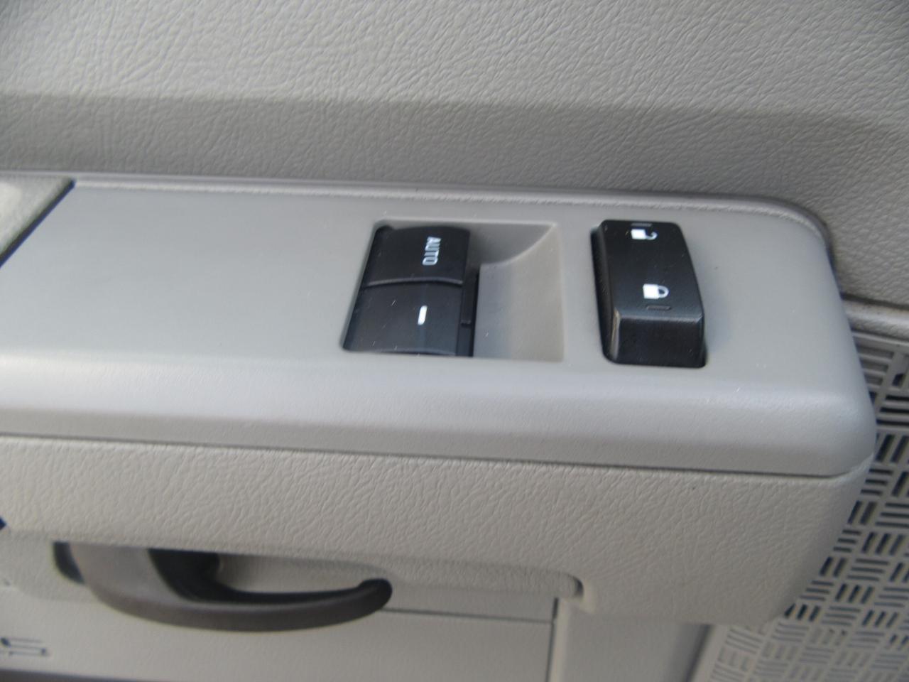 2024 Ford E-350 CUSTOM HIGH BOX 91 INCH INSIDE HEIGHT Photo