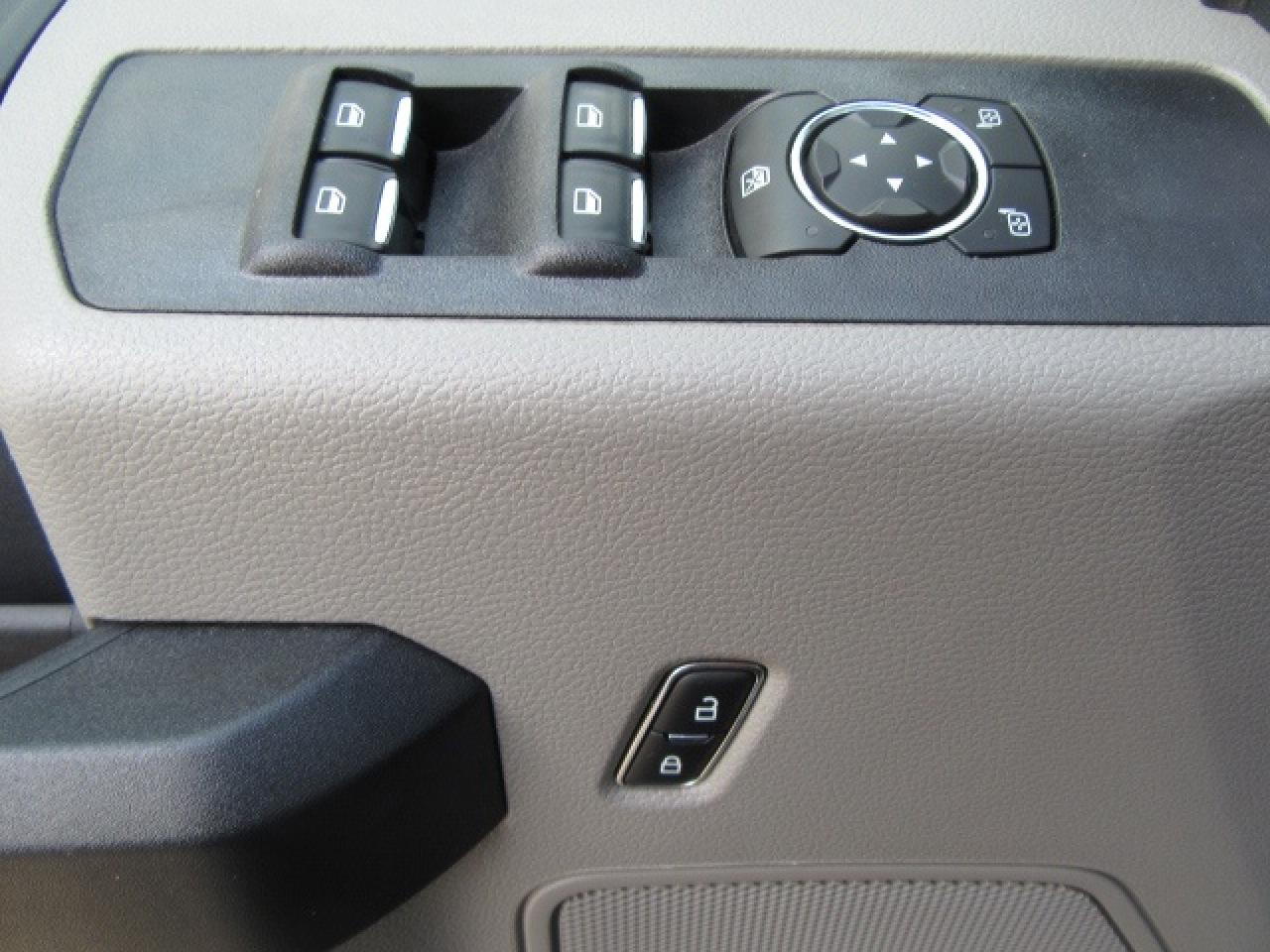 2022 Ford F-250 4X4 CREW CAB WITH 8 FT LONG BOX Photo