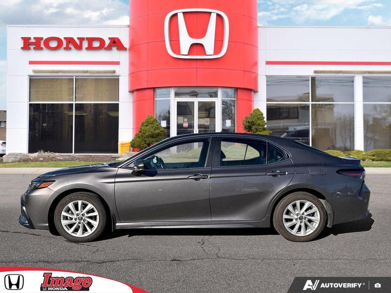 2022 Toyota Camry SE   APPLE CARPLAY   HTD SEATS   REAR CAM Photo3