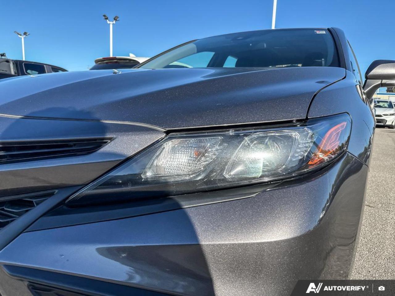 2022 Toyota Camry SE   APPLE CARPLAY   HTD SEATS   REAR CAM Photo