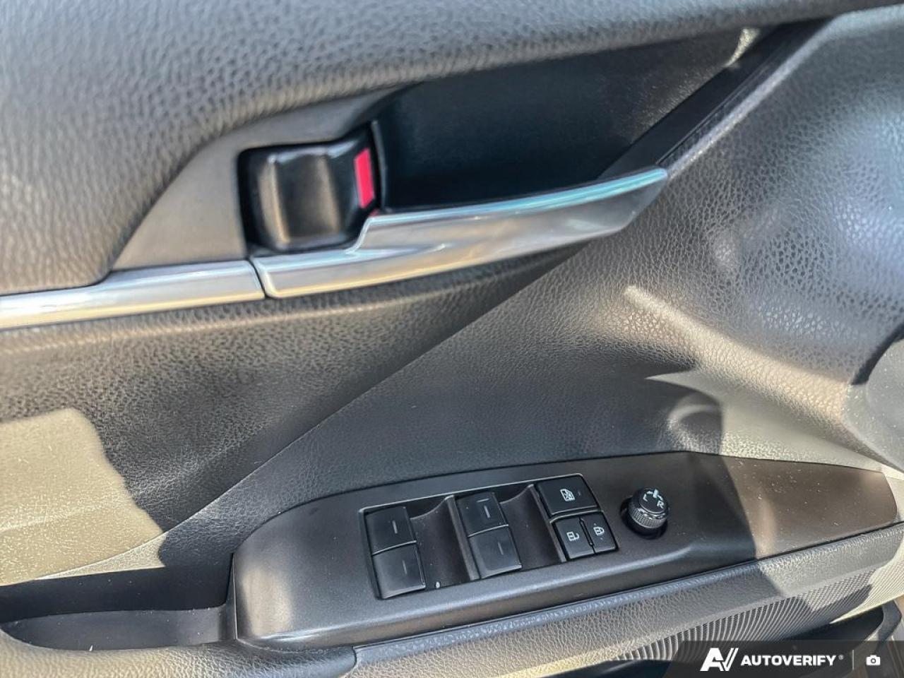 2022 Toyota Camry SE   APPLE CARPLAY   HTD SEATS   REAR CAM Photo