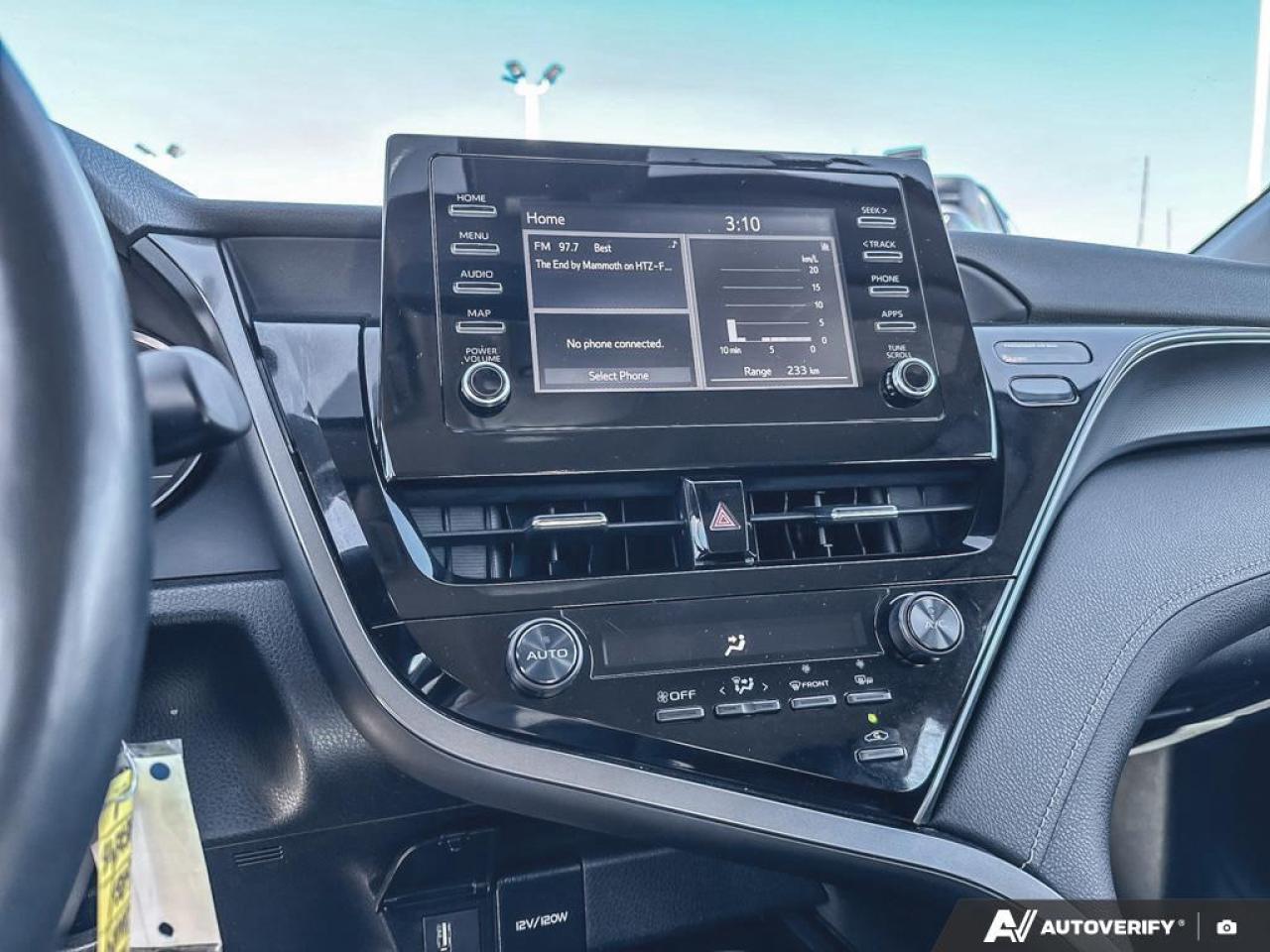 2022 Toyota Camry SE   APPLE CARPLAY   HTD SEATS   REAR CAM Photo