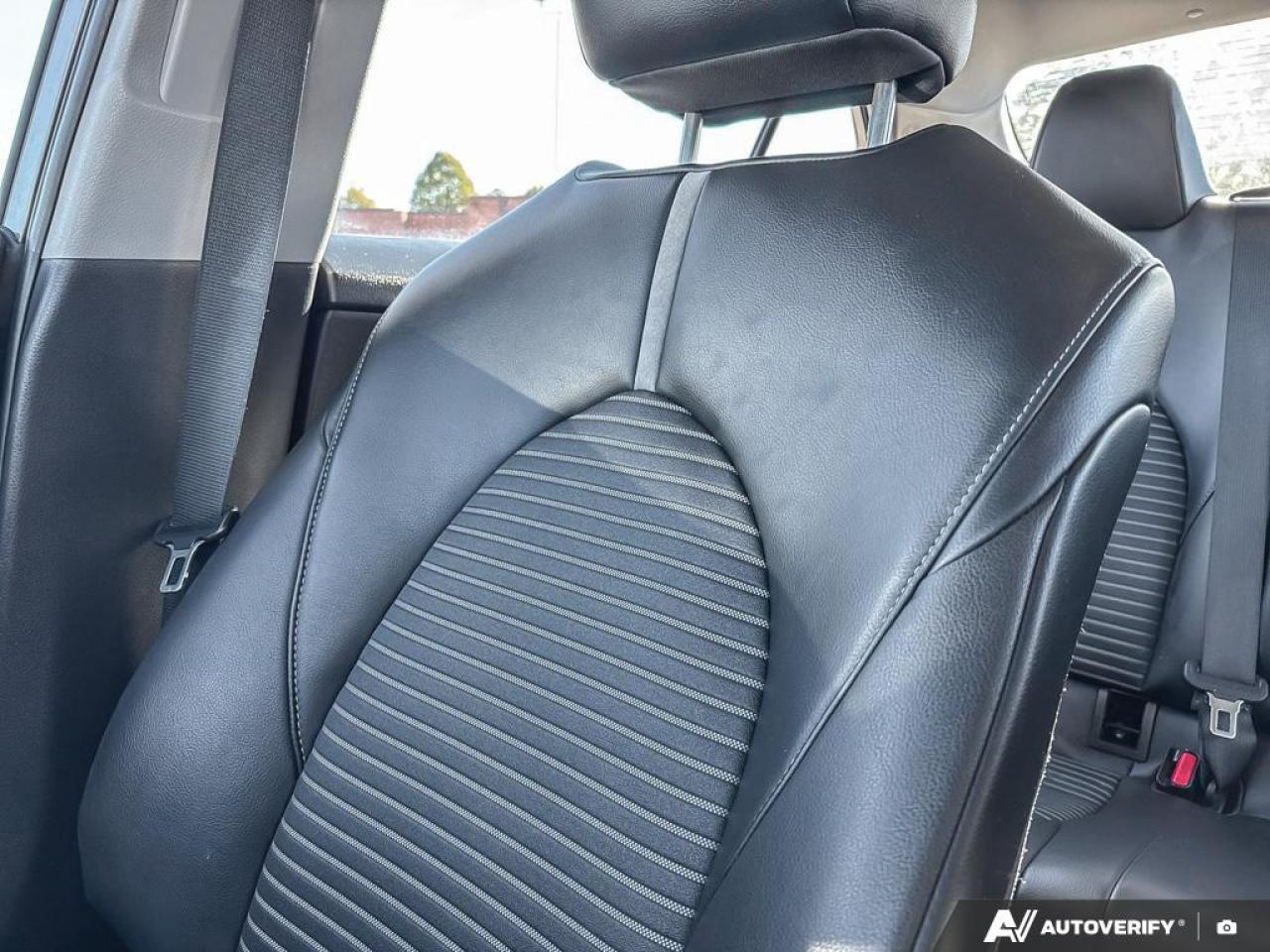 2022 Toyota Camry SE   APPLE CARPLAY   HTD SEATS   REAR CAM Photo