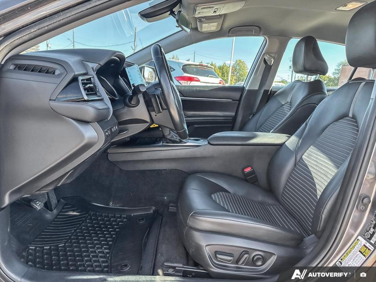 2022 Toyota Camry SE   APPLE CARPLAY   HTD SEATS   REAR CAM Photo