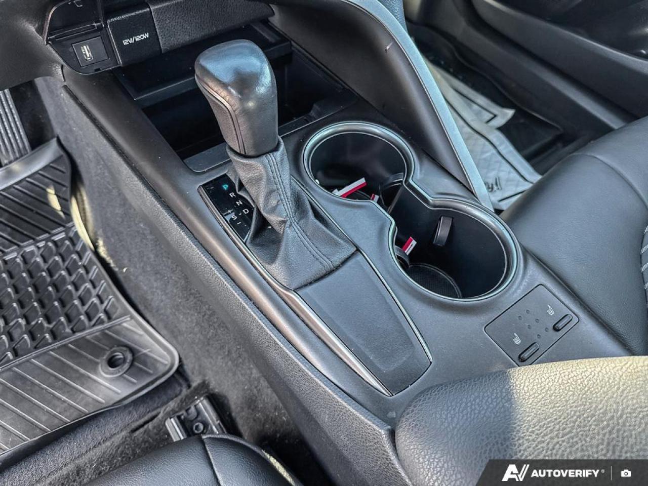 2022 Toyota Camry SE   APPLE CARPLAY   HTD SEATS   REAR CAM Photo