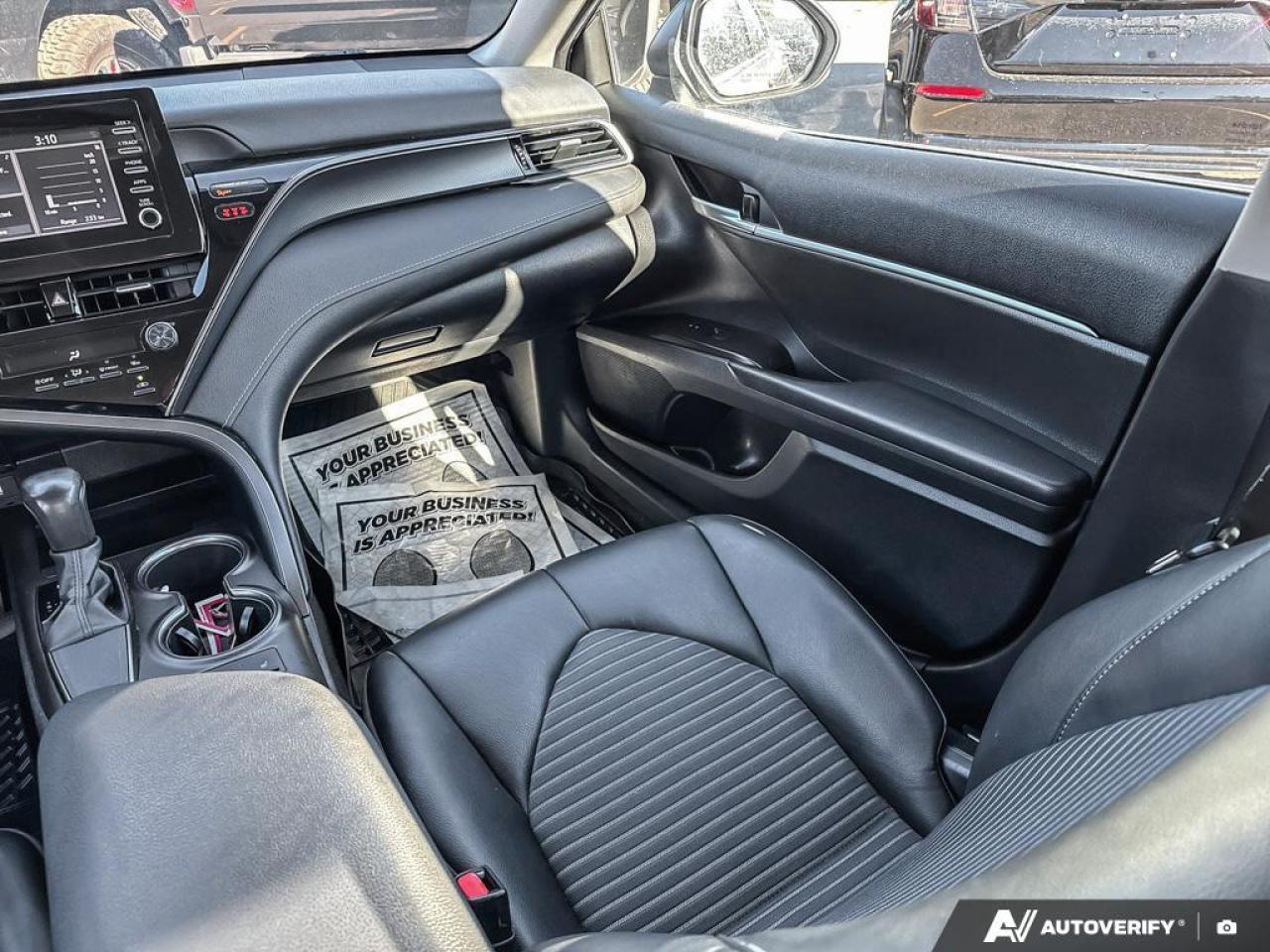 2022 Toyota Camry SE   APPLE CARPLAY   HTD SEATS   REAR CAM Photo