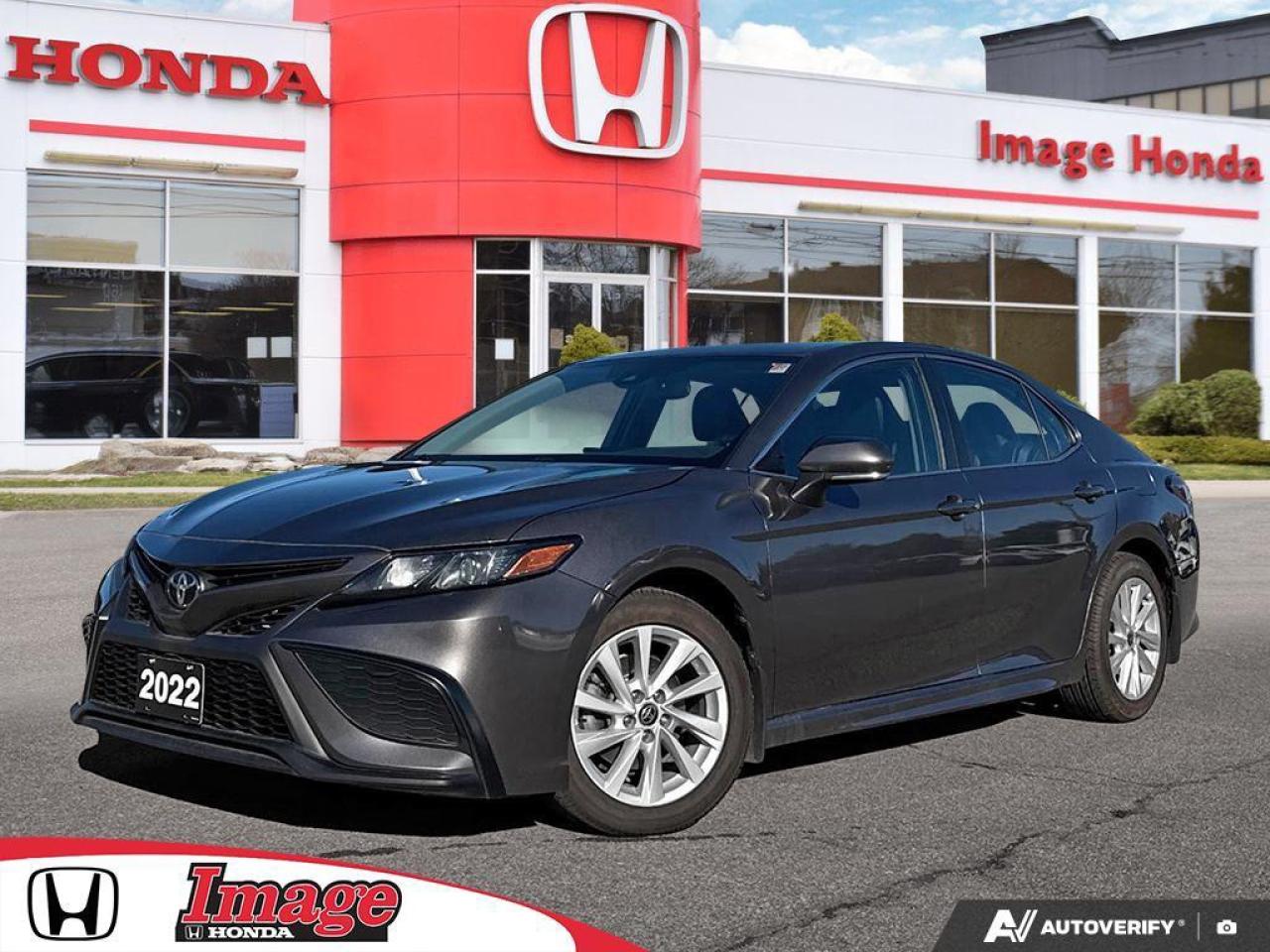 2022 Toyota Camry SE   APPLE CARPLAY   HTD SEATS   REAR CAM Photo