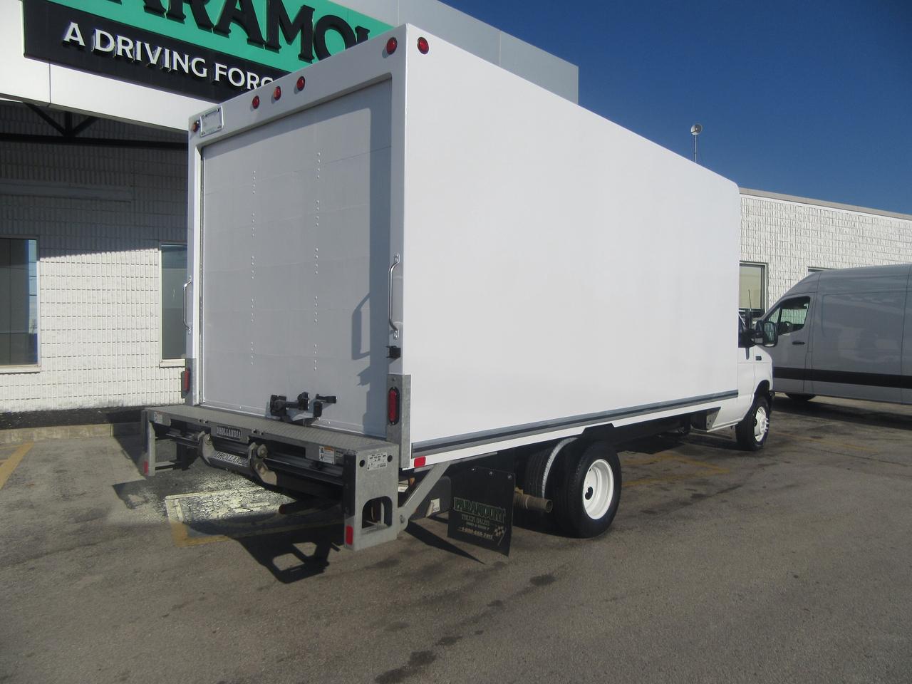 2023 Ford Super Duty E-450 DRW GAS 16FT HIGH BOX CUBE & POWER LIFTGATE Photo