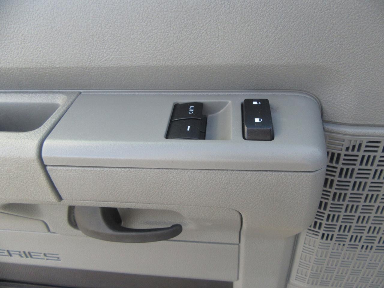 2023 Ford Super Duty E-450 DRW GAS 16FT HIGH BOX CUBE & POWER LIFTGATE Photo