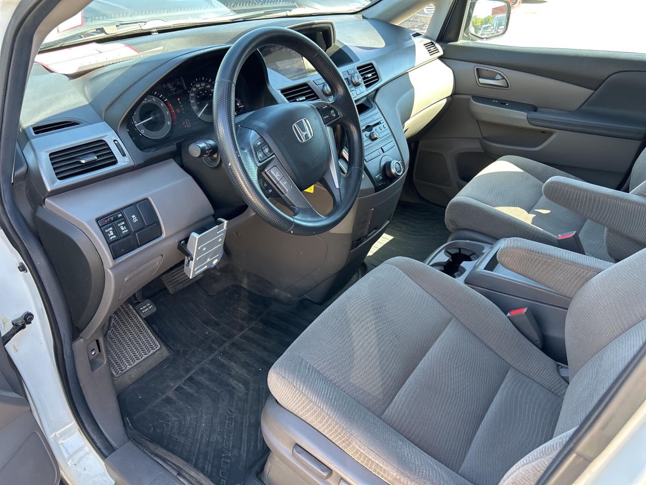 2013 Honda Odyssey EX, HEATED SEATS, CLEAN CARFAX! Photo