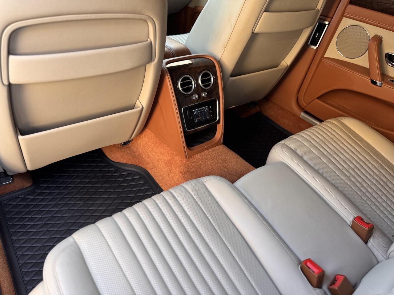 2018 Bentley Flying Spur V8 Sedan Photo