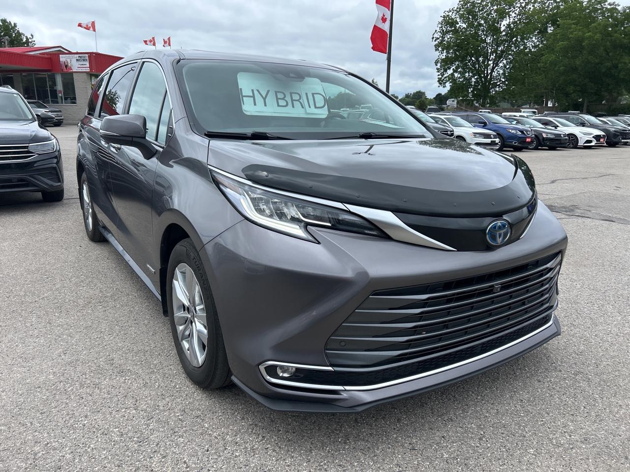 2021 Toyota Sienna LIMITED, HYBRID, CLEAN CARFAX, HEATED LEATHER Photo3