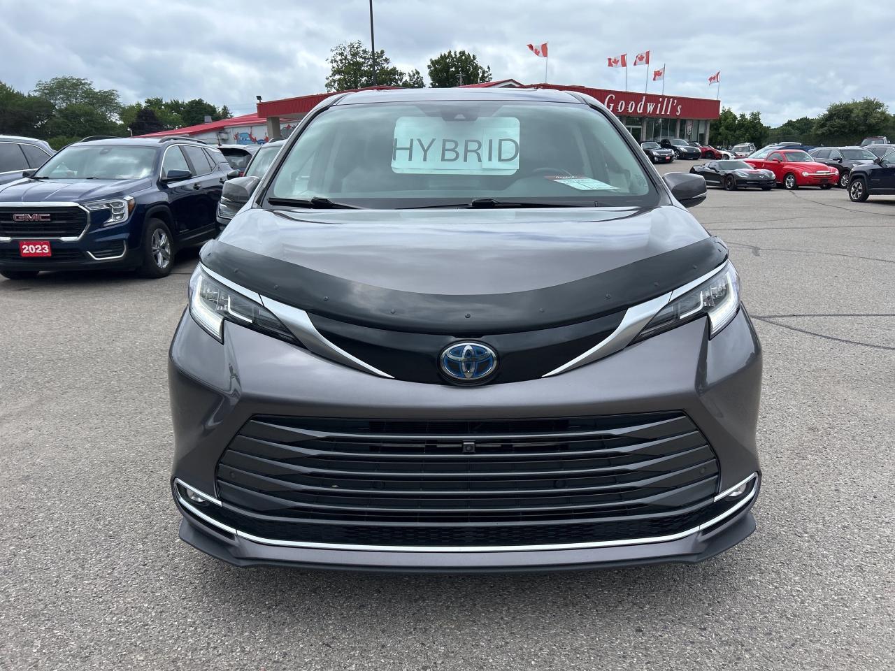 2021 Toyota Sienna LIMITED, HYBRID, CLEAN CARFAX, HEATED LEATHER Photo