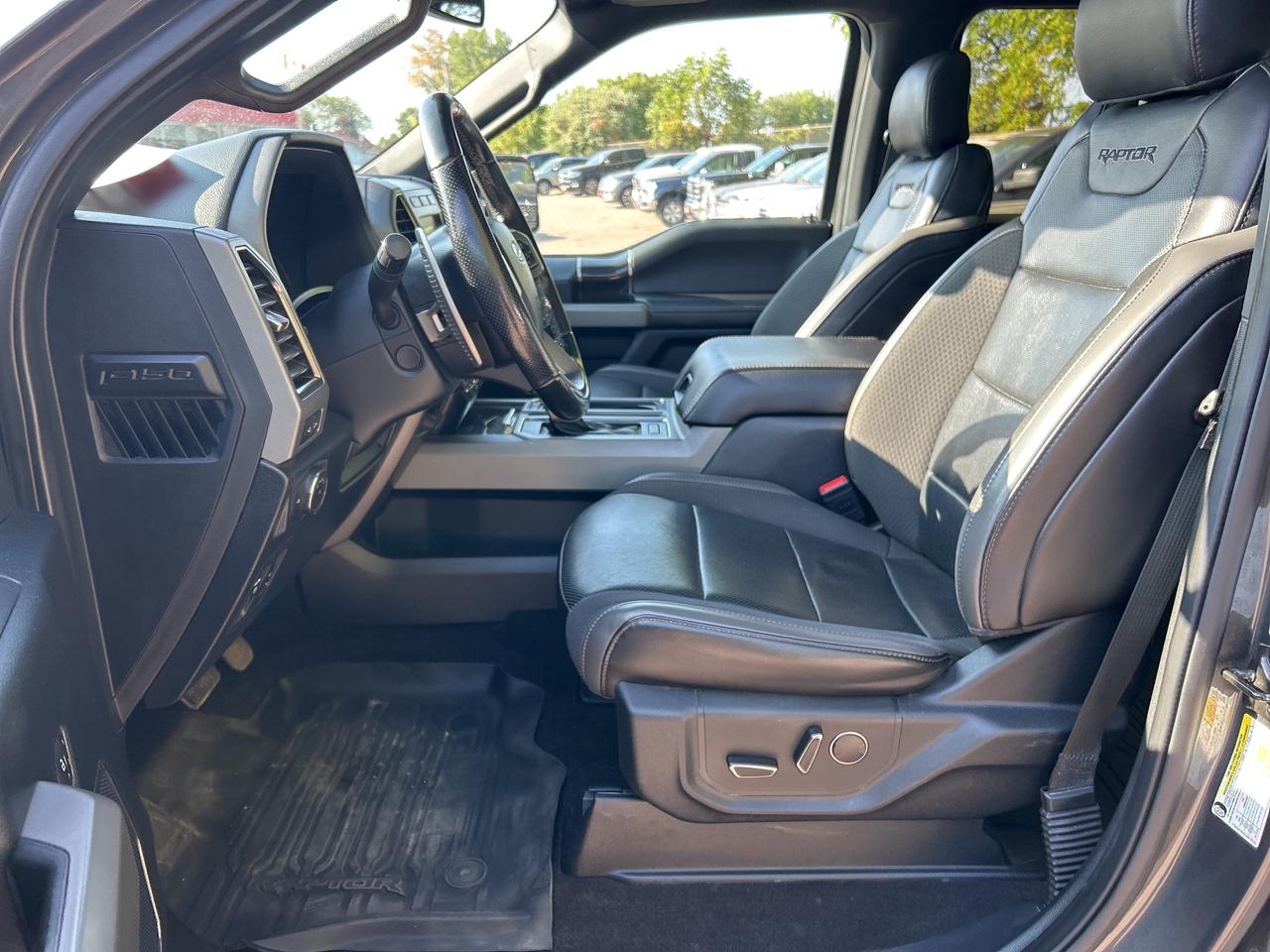 2019 Ford F-150 RAPTOR, SUNROOF, REMOTE START, LEATHER! Photo