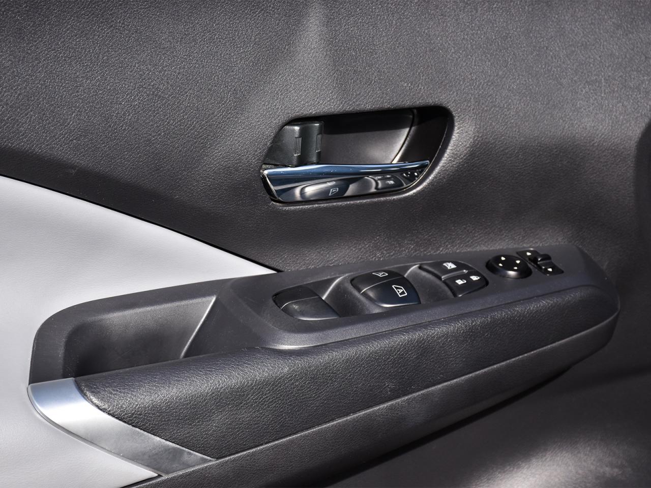 2024 Nissan Kicks SR ~Heated Leather ~Bluetooth ~Alloy Wheels ~Cam Photo