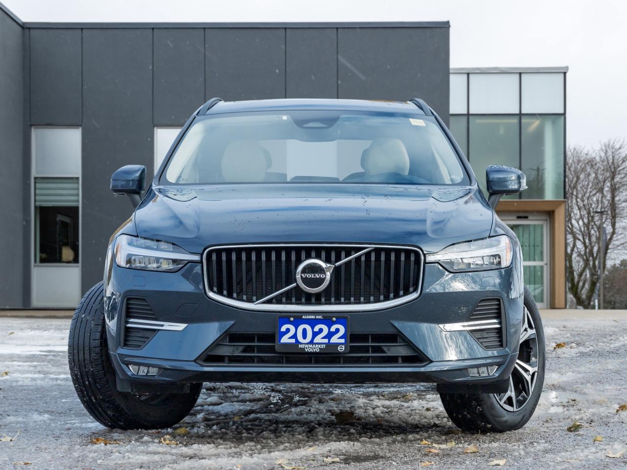 2022 Volvo XC60 B6 AWD Momentum  19" ALLOY WHEEL  CPO  DENIM BLUE Photo