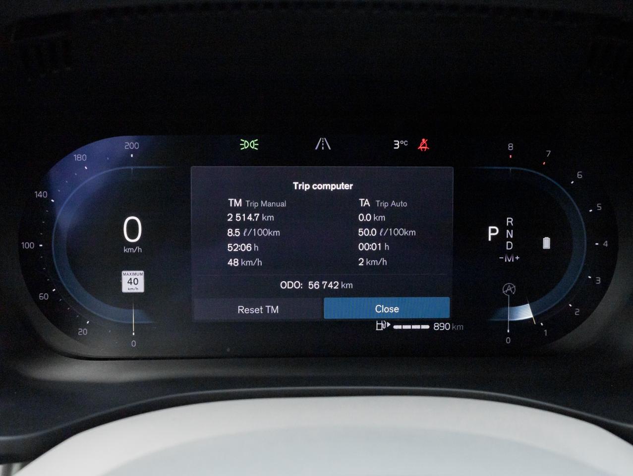 2022 Volvo XC60 B6 AWD Momentum  19" ALLOY WHEEL  CPO  DENIM BLUE Photo