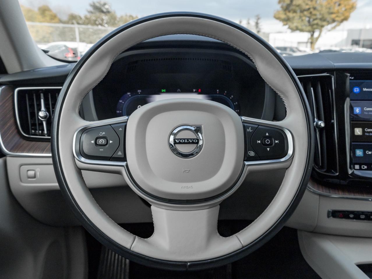 2022 Volvo XC60 B6 AWD Momentum  19" ALLOY WHEEL  CPO  DENIM BLUE Photo