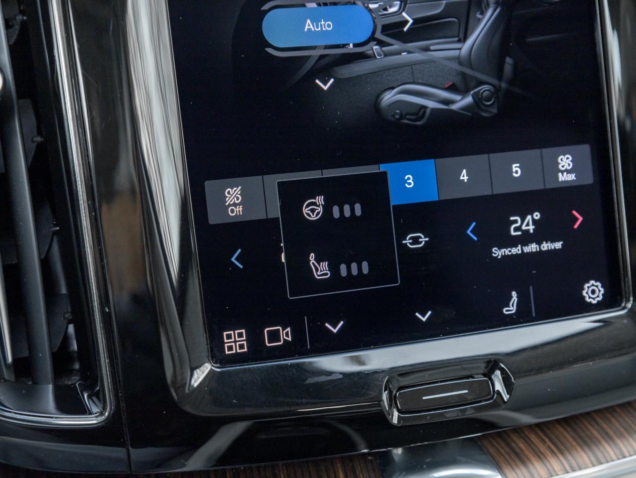 2022 Volvo XC60 B6 AWD Momentum  19" ALLOY WHEEL  CPO  DENIM BLUE Photo