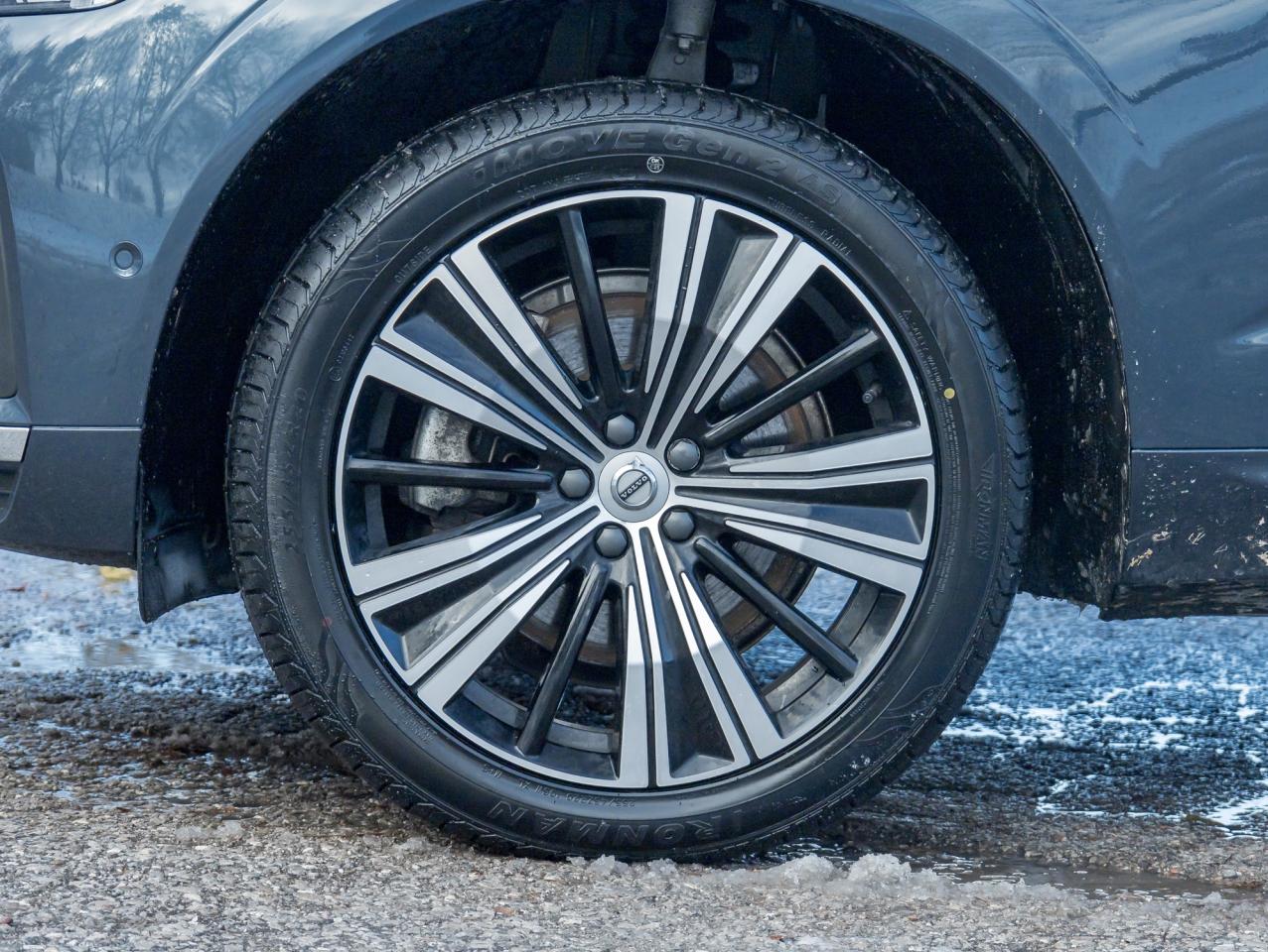 2022 Volvo XC60 Recharge T8 eAWD PHEV INSCRIPTION  NEW TIRES  MASSAGE SEATS Photo