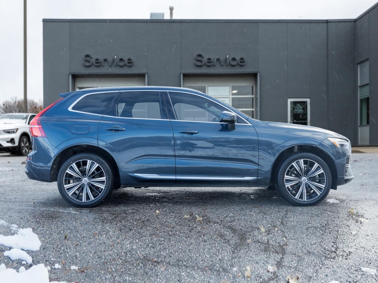 2022 Volvo XC60 Recharge T8 eAWD PHEV INSCRIPTION  NEW TIRES  MASSAGE SEATS Photo