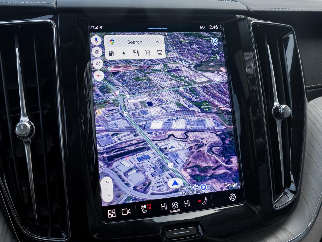 2022 Volvo XC60 Recharge T8 eAWD PHEV INSCRIPTION  NEW TIRES  MASSAGE SEATS Photo