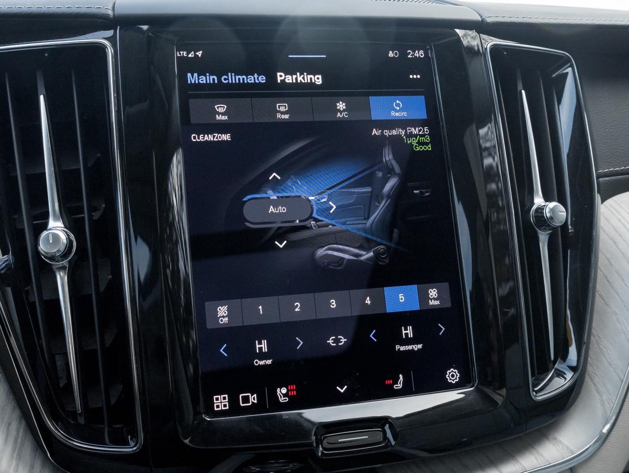 2022 Volvo XC60 Recharge T8 eAWD PHEV INSCRIPTION  NEW TIRES  MASSAGE SEATS Photo