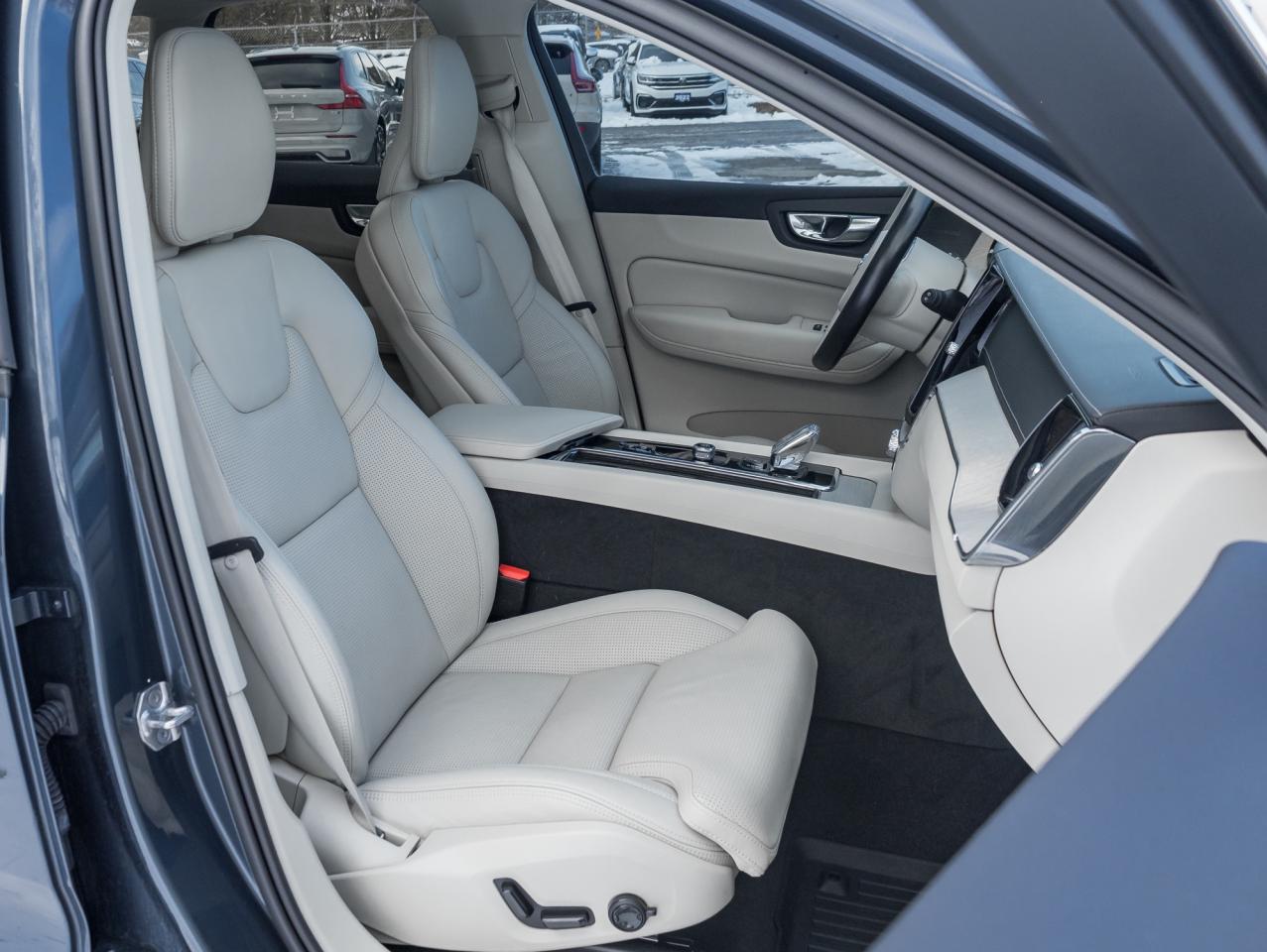 2022 Volvo XC60 Recharge T8 eAWD PHEV INSCRIPTION  NEW TIRES  MASSAGE SEATS Photo