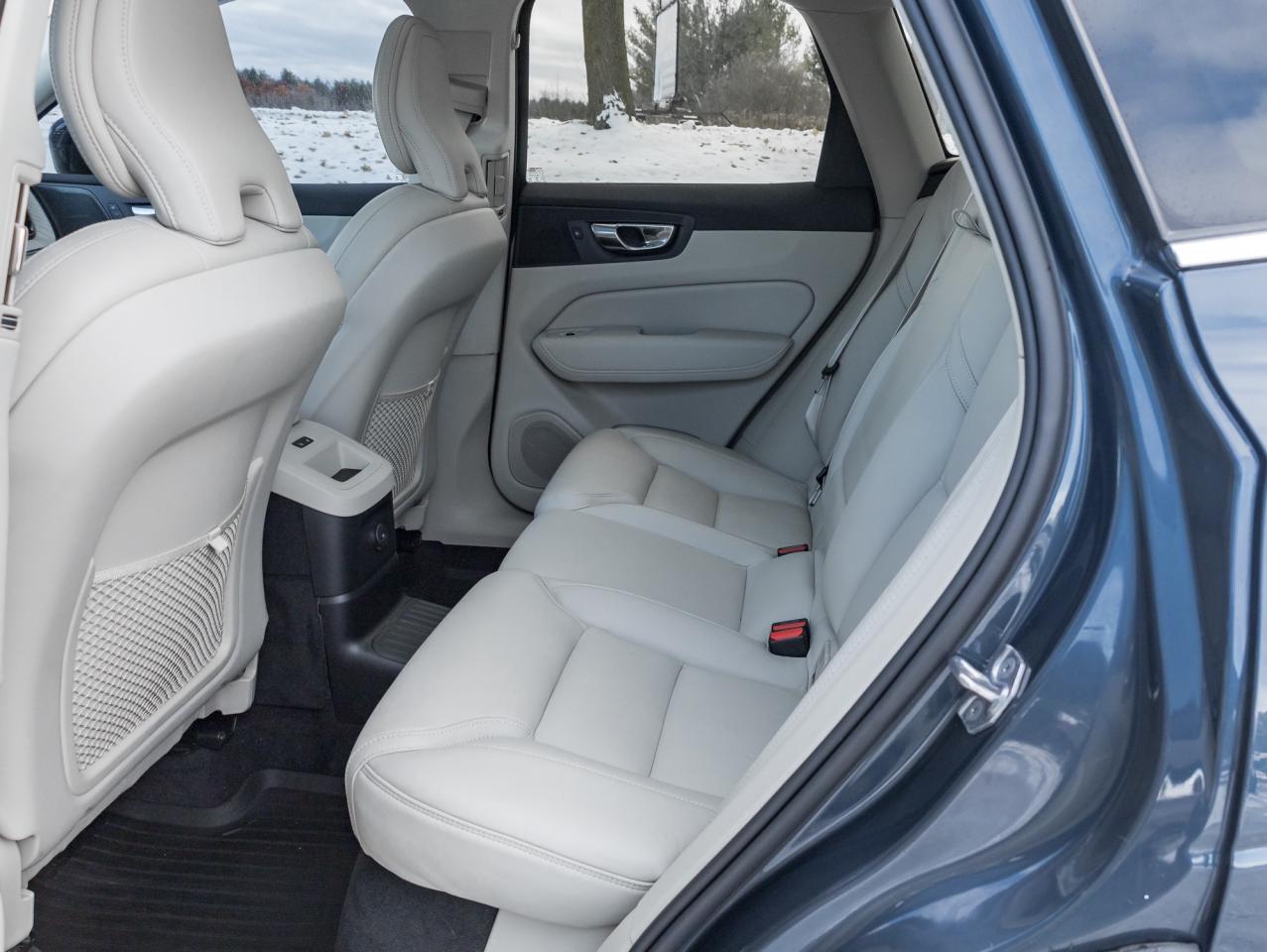 2022 Volvo XC60 Recharge T8 eAWD PHEV INSCRIPTION  NEW TIRES  MASSAGE SEATS Photo