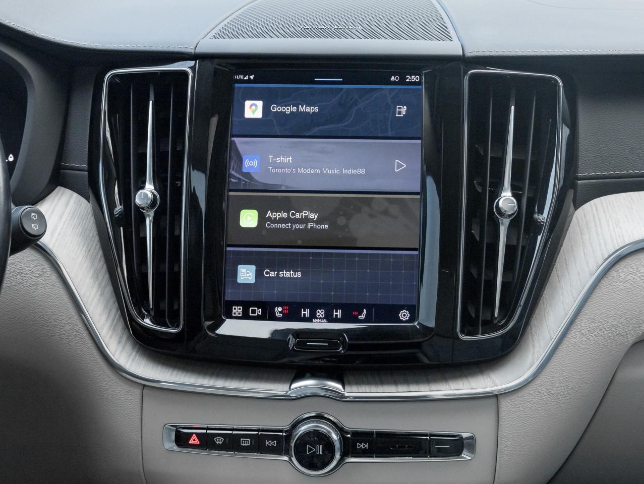 2022 Volvo XC60 Recharge T8 eAWD PHEV INSCRIPTION  NEW TIRES  MASSAGE SEATS Photo