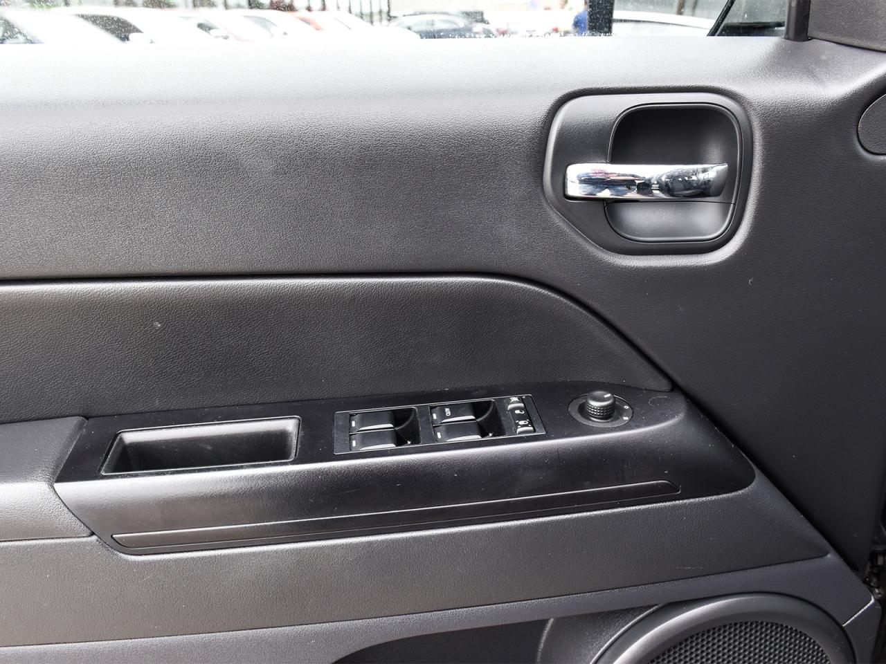 2015 Jeep Patriot North 4x4 ~Bluetooth ~Fog Lamps ~Alloys ~LOW KM Photo