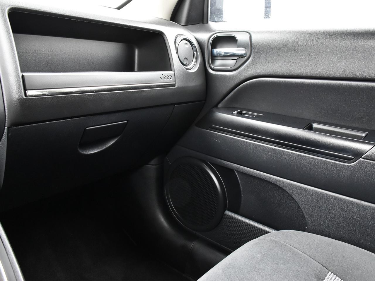 2015 Jeep Patriot North 4x4 ~Bluetooth ~Fog Lamps ~Alloys ~LOW KM Photo