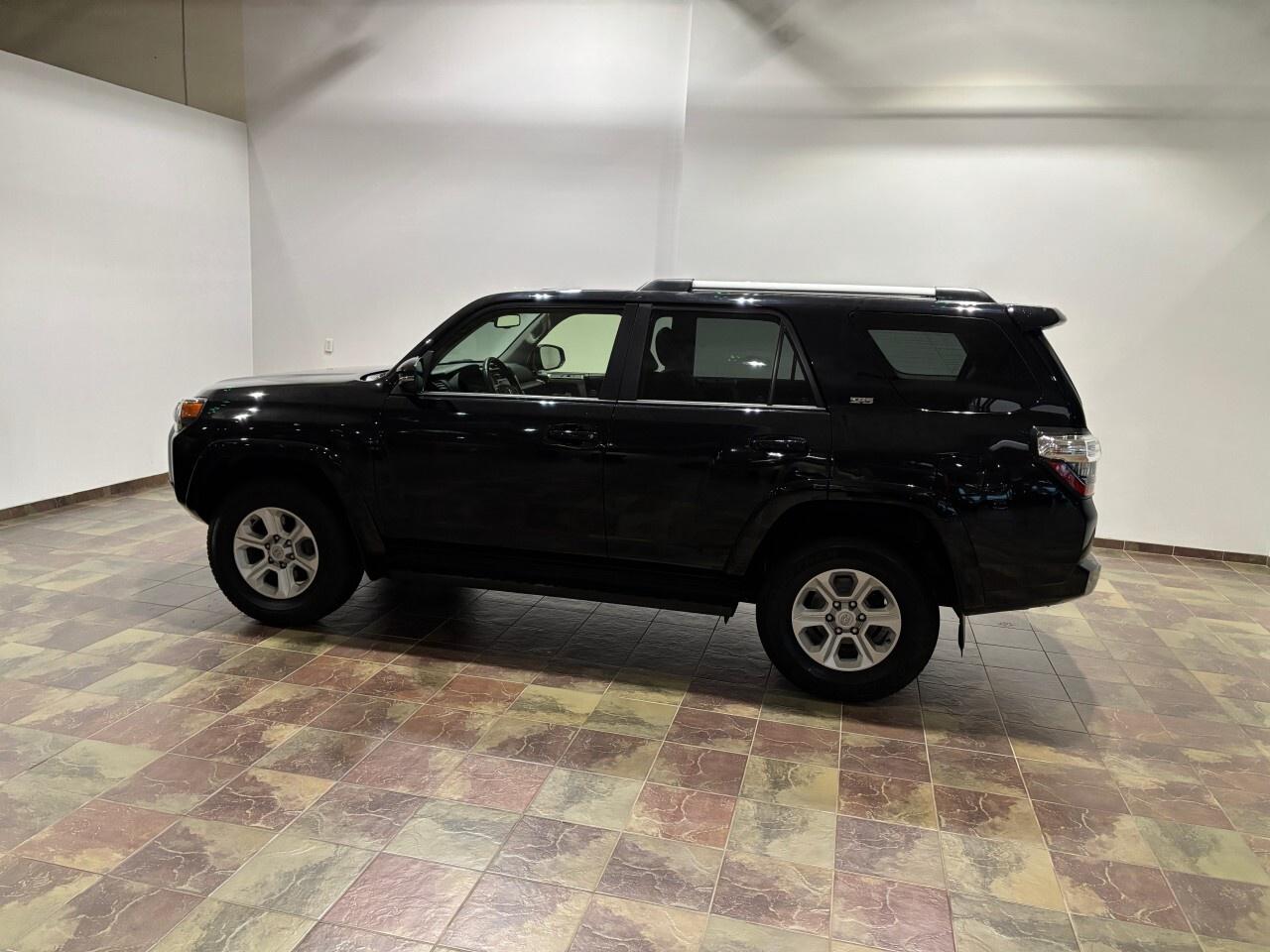 2024 Toyota 4Runner SR5 4WD Photo