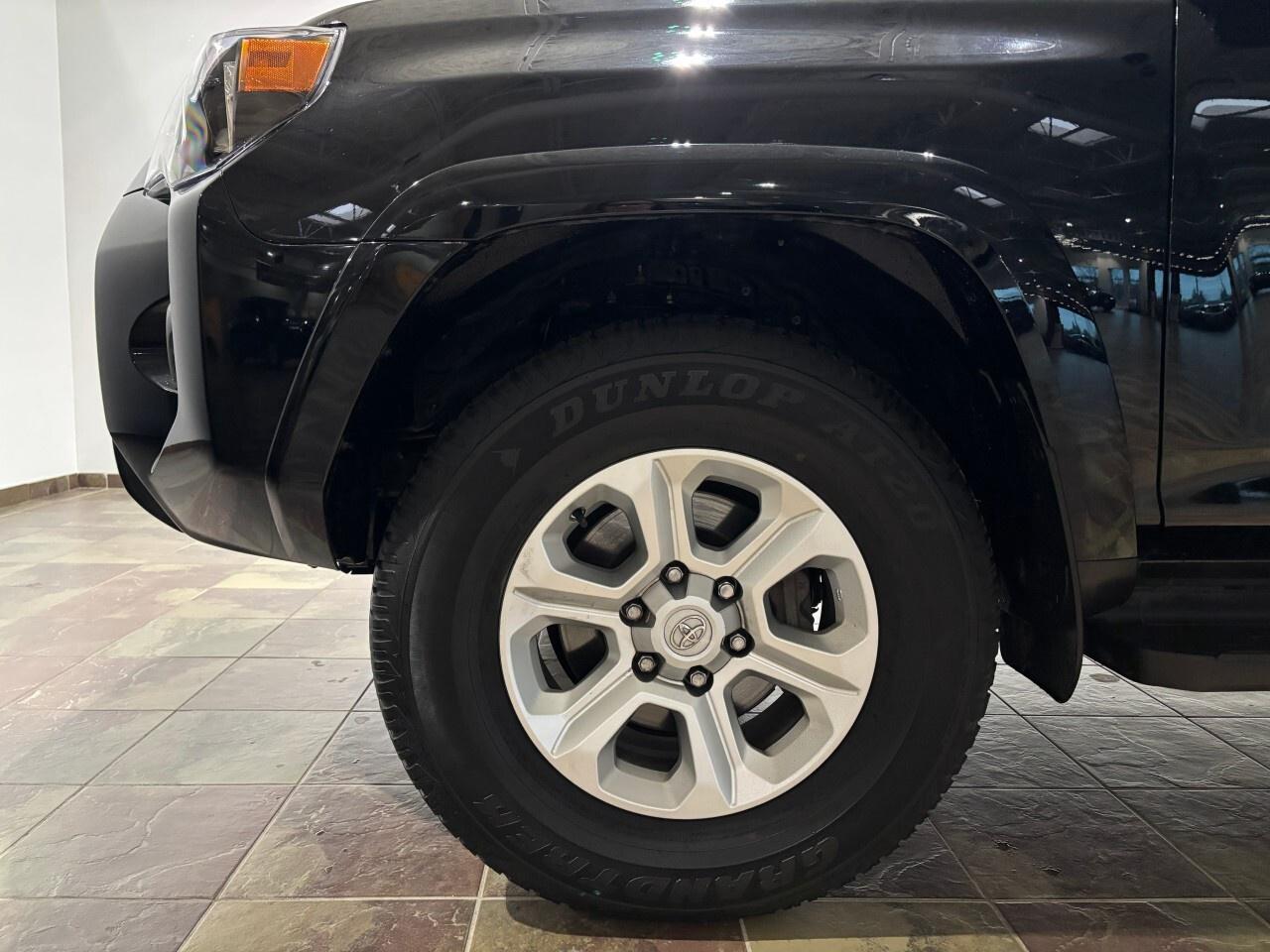 2024 Toyota 4Runner SR5 4WD Photo