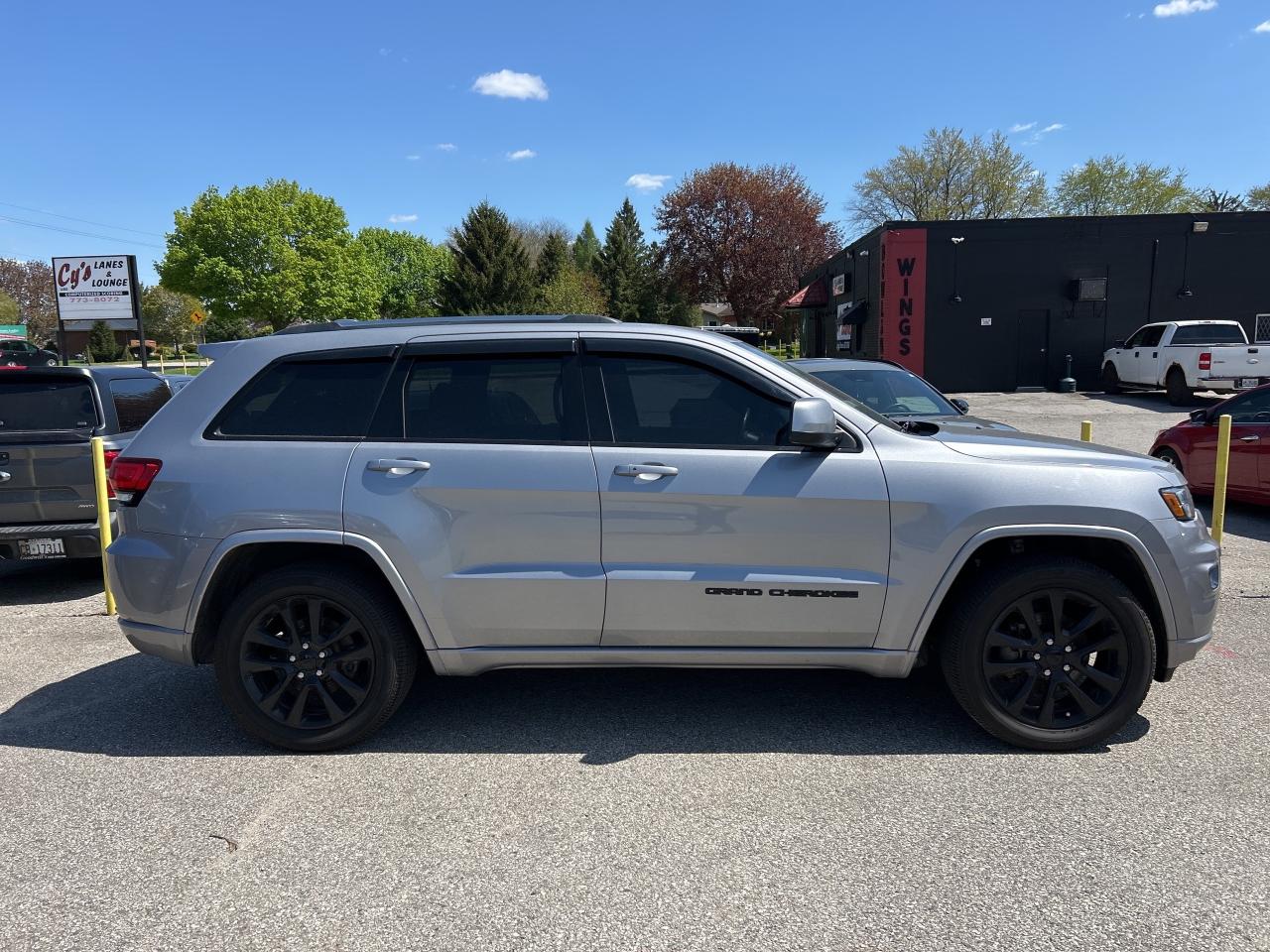 2020 Jeep Grand Cherokee ALTITUDE, SUNROOF, NAV, REMOTE START, CLEAN CARFAX Photo