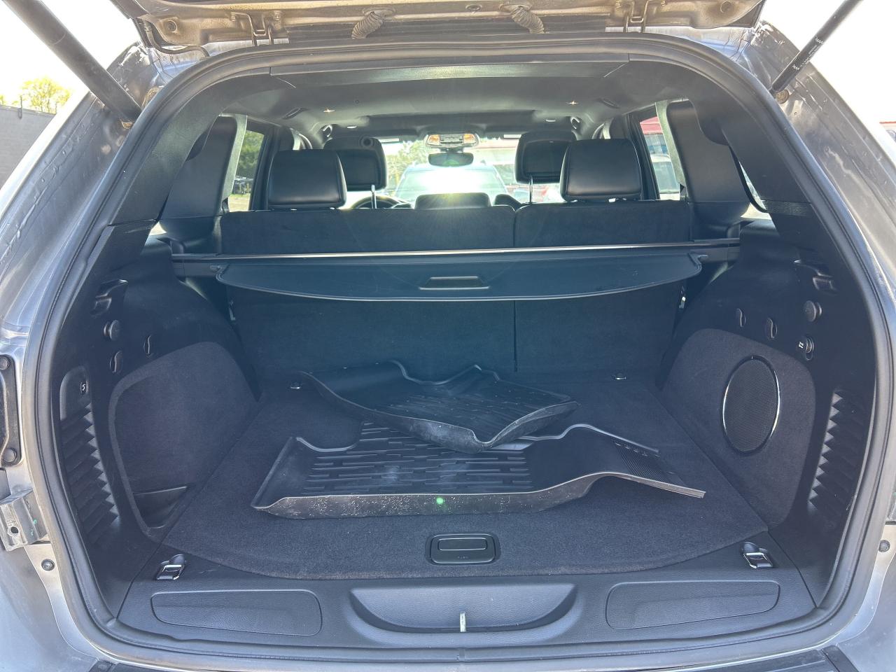 2020 Jeep Grand Cherokee ALTITUDE, SUNROOF, NAV, REMOTE START, CLEAN CARFAX Photo