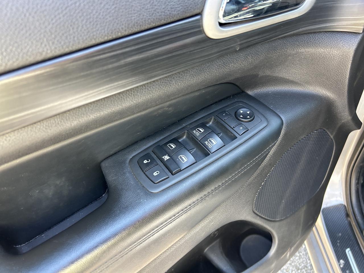 2020 Jeep Grand Cherokee ALTITUDE, SUNROOF, NAV, REMOTE START, CLEAN CARFAX Photo