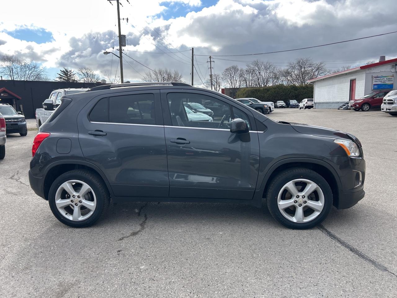 2016 Chevrolet Trax LTZ, CLEAN CARFAX, REMOTE START, SUNROOF! Photo