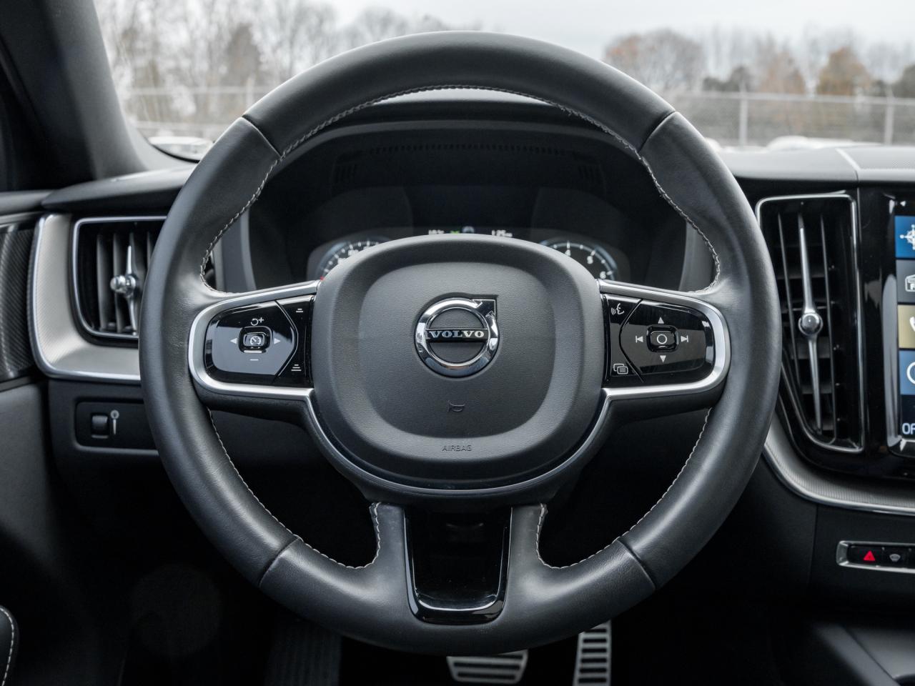 2021 Volvo XC60 T6 AWD R-Design  OFF LEASE  NEW BRAKES  VOLVO CPO Photo