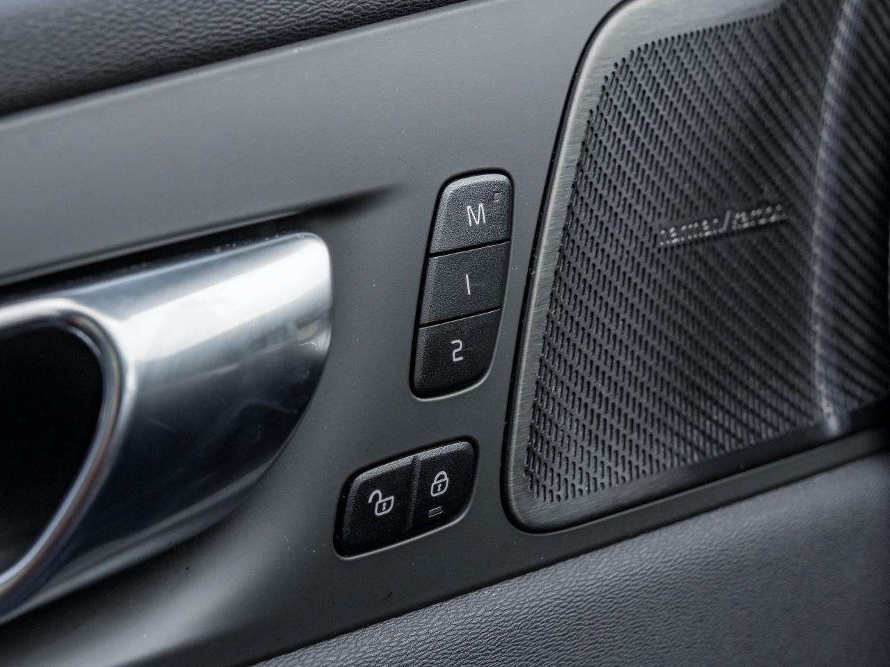 2021 Volvo XC60 T6 AWD R-Design  OFF LEASE  NEW BRAKES  VOLVO CPO Photo