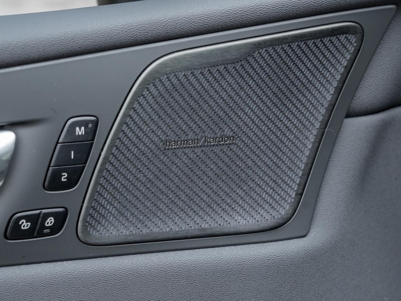 2021 Volvo XC60 T6 AWD R-Design  OFF LEASE  NEW BRAKES  VOLVO CPO Photo