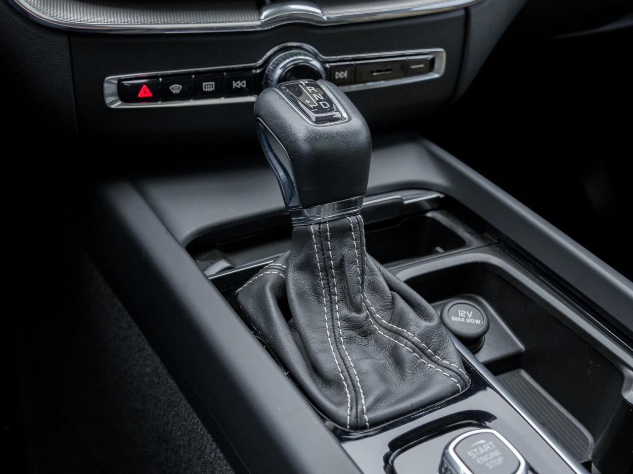 2021 Volvo XC60 T6 AWD R-Design  OFF LEASE  NEW BRAKES  VOLVO CPO Photo