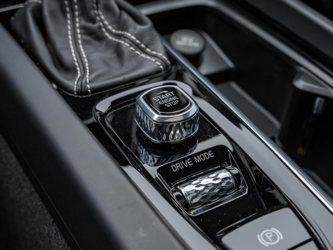 2021 Volvo XC60 T6 AWD R-Design  OFF LEASE  NEW BRAKES  VOLVO CPO Photo