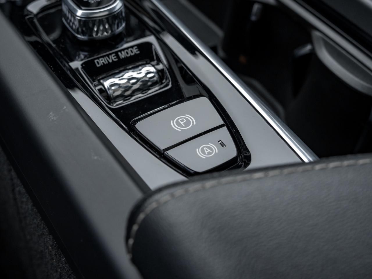 2021 Volvo XC60 T6 AWD R-Design  OFF LEASE  NEW BRAKES  VOLVO CPO Photo