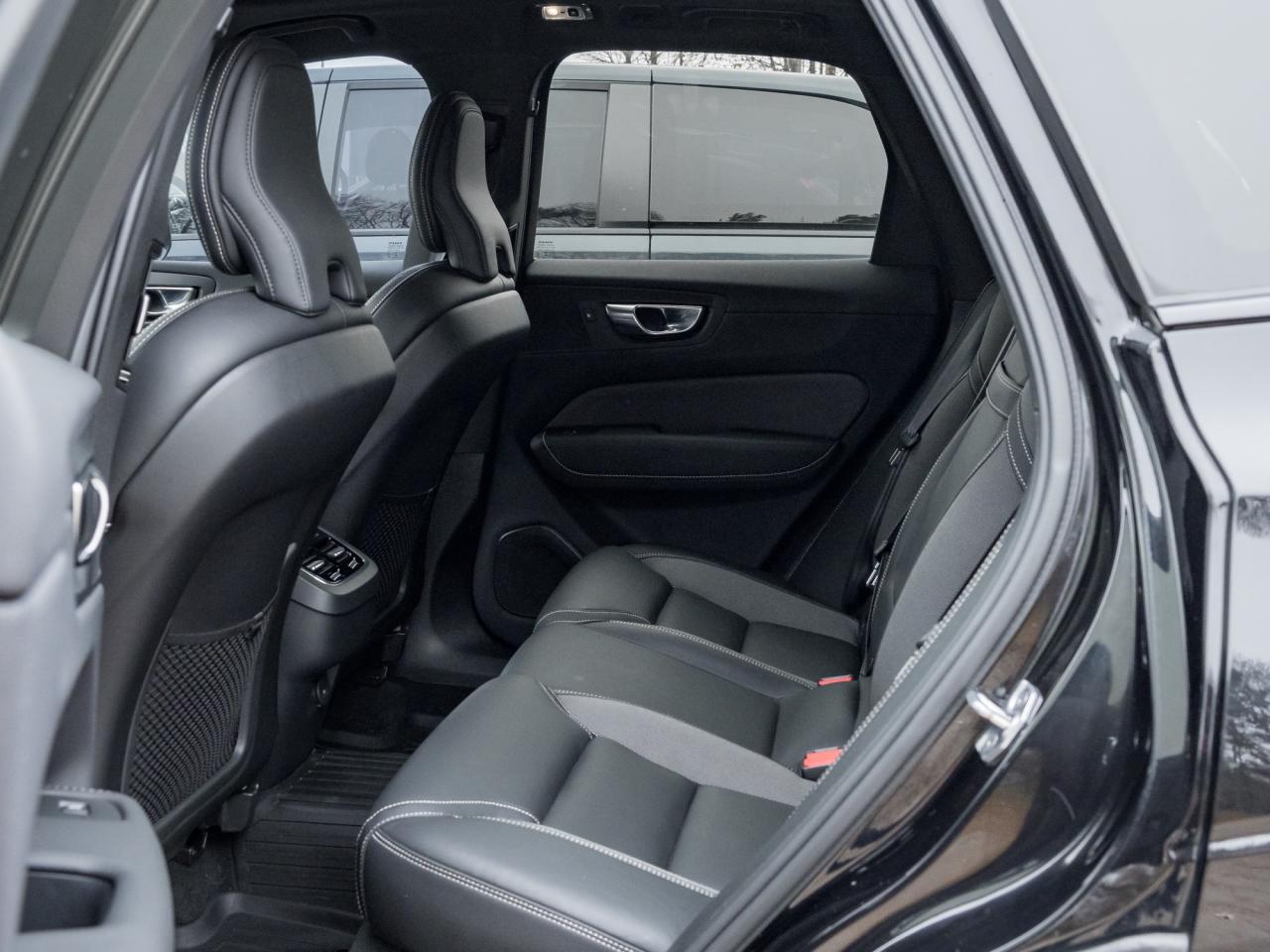 2021 Volvo XC60 T6 AWD R-Design  OFF LEASE  NEW BRAKES  VOLVO CPO Photo