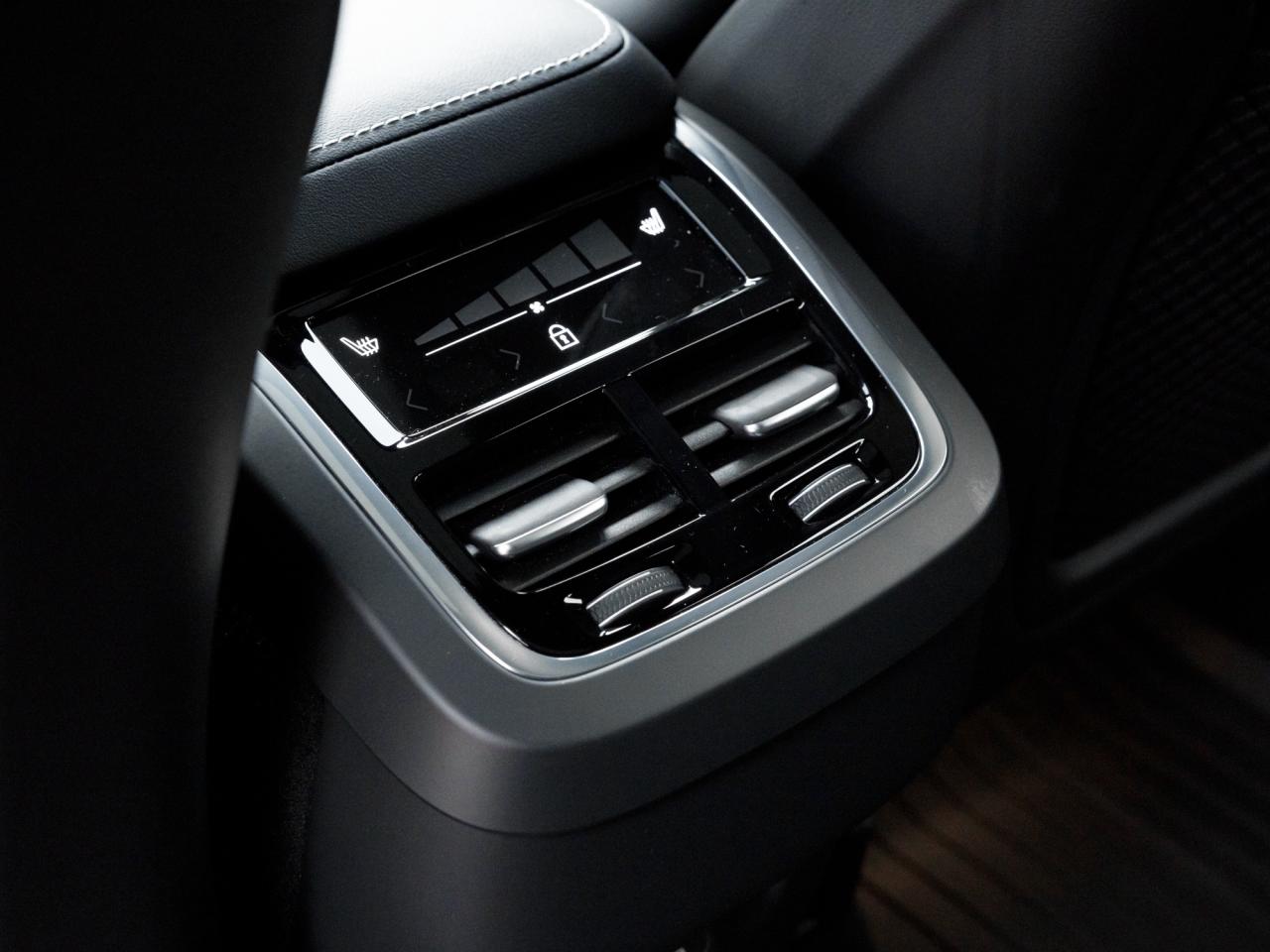 2021 Volvo XC60 T6 AWD R-Design  OFF LEASE  NEW BRAKES  VOLVO CPO Photo